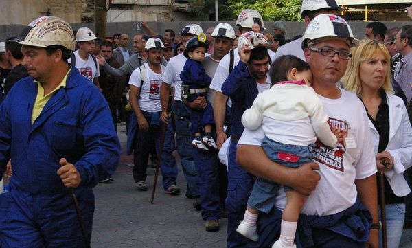 Un grupo de mineros en la llegada a Bembibre de la segunda Marcha Negra (24 de septiembre de 2010)