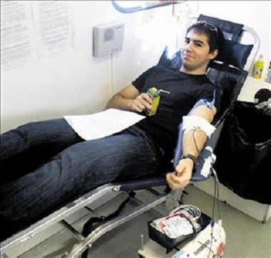 Los ciudadanos tienen puntos fijos y móviles para donar sangre