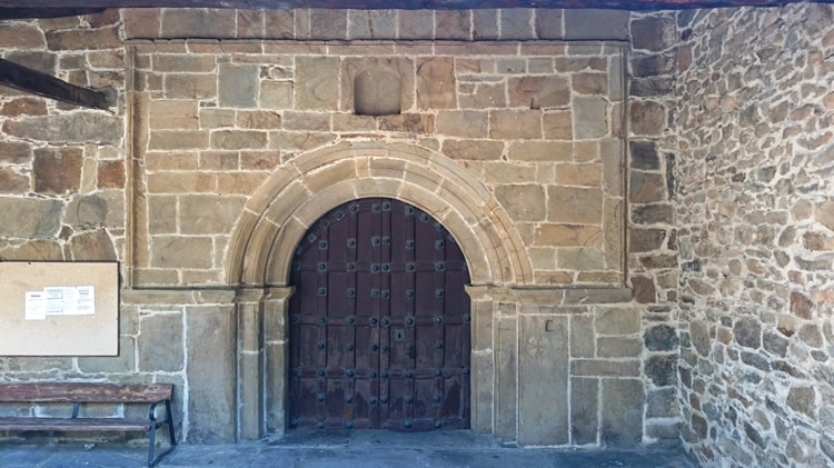 Portada da la iglesia parroquial - Folgoso de la Ribera