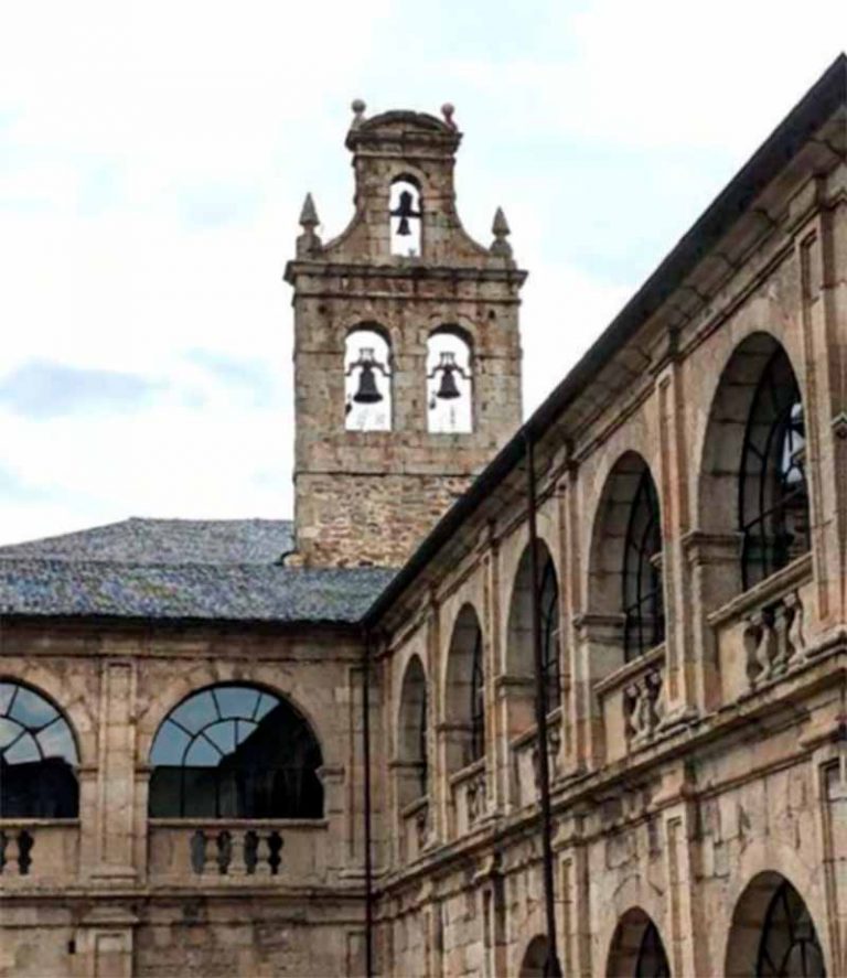 Espadaña del monasterio de San Miguel de las Dueñas