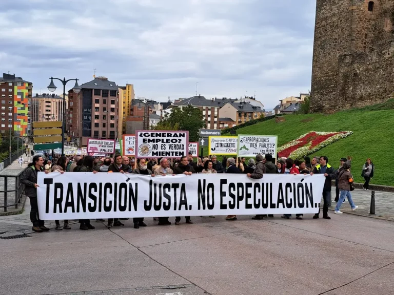 Manifestación parques eólicos y plantas fotovoltaicas Prada a Tope