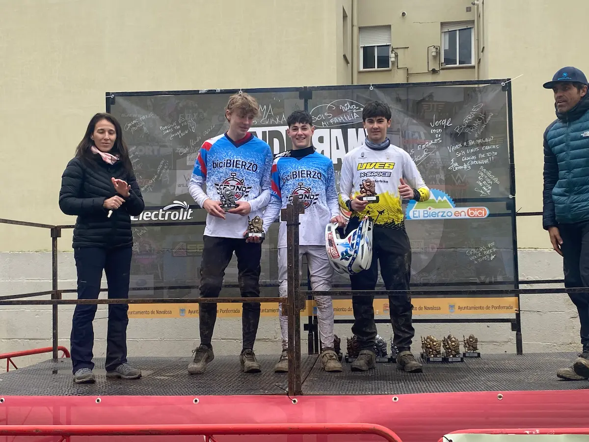 Equipo Cronobierzo en la puesta de largo en carrera Endurama