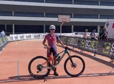 Hugo Hortelao Toribio durante una competición de BTT tras su selección con Castilla y León para el Superprestigio UCI C1 de Estella.
