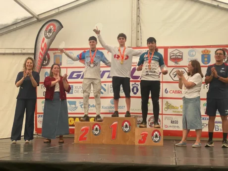 Podio del Campeonato de España de Enduro BTT 2026 en Montefaro, con el corredor de Cronobierzo en el segundo puesto de la categoría Junior